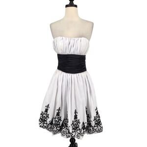 May Queen Y2K Strapless Mini Dress Ruched Waist Bubble Hem Embroidered